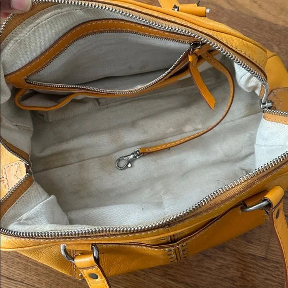 Michael Kors Studded yellow leather Shoulder Bag - Picture 5 of 7